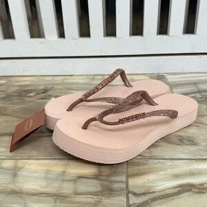 NWT Pink Havaianas